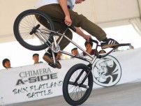 姫路城で世界レベルの BMXフラットランド・バトル　キメラ主催の夏のエンタメに家族連れも大興奮