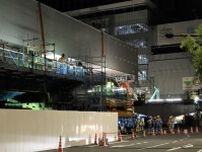 新しい広島駅ビル　駅前交差点またぐ「巨大な橋りょう」架設工事が本格化　駅ビル２階へ接続する路面電車の進入路