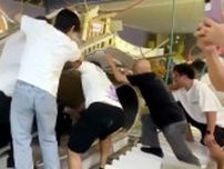 中国・重慶市の商業施設で天井崩落、子ども含む6人負傷
