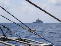フィリピン、中国の放水で船が損傷と非難　スカボロー礁近海で