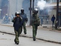 ケニア、増税撤回後もデモ終息せず　ナイロビ近郊で2人死亡