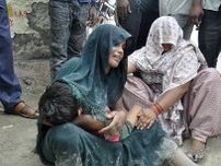 インド転倒事故で死者121人に、ヒンズー教説教師に信者が殺到か