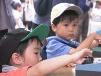 岡電の東山車庫で「路面電車まつり」子どもたちが夢中に　公共交通機関に興味持って　今回で27回目【岡山】