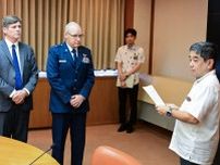 デニー知事名で沖縄県が抗議　嘉手納基地の司令官、米総領事が県庁で説明、謝罪なく　米兵少女暴行事件