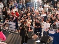 圧巻ライブに歓声　コザロックの祭典「ピースフル」　沖縄市