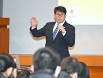 全日本アーチェリー連盟・田中理事長が講演　厳木高生へ「夢かなうまで前進を」