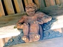 カッパの木像「兵主部」半世紀ぶり神門に　佐賀市の松原神社　子どもたちの水難事故防止願い