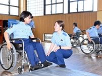 【動画】車いす利用者のサポート学ぶ　SAGA2024へ、神埼署員15人が研修