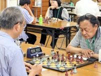 有田焼の駒でチェス　伊万里で「九州チーム選手権」