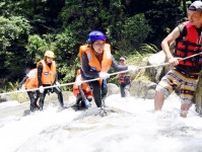 ＜知りタイ 国スポデモンストレーションスポーツ＞（25）滝登り　童心に返って自然満喫