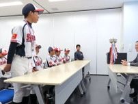 “超攻撃野球”で全国挑む　学童軟式野球佐賀県大会初V、神埼球友が市長表敬