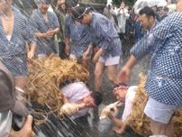 わら筒に入った男たちに水をぶっかける!? 約700年の歴史をもつ奇祭「水止舞」が7月15日に大田区・厳正寺で開催