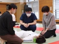 祇園祭でも熱中症に警戒、警察官が医師から初期対応学ぶ