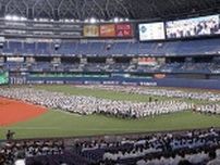 夏の高校野球大阪大会開幕　１５５チームが力強く行進