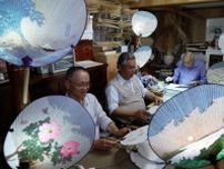伝統の「撫川うちわ」作りに新風　職人３人に 岡山の工房で最盛期