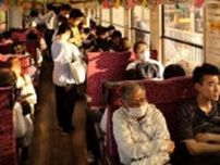 ササや短冊「七夕列車」運行　水島臨鉄、倉敷中央高生が装飾
