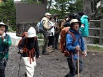 富士山の山梨側山開き 1日上限4,000人や通行料2,000円の“入山規制”も「安全のためにはいい」登山客も理解　静岡との違いも