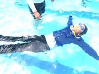 万が一、海や川に落ちたら…“着衣水泳”で命を守る　海水浴シーズン前に小学生が学ぶ＝静岡・南伊豆町