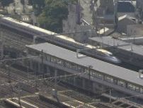 「ちょっと疲れた」猛暑の駅でぐったり　混乱から一夜明け東海道新幹線運転再開　乗客は目的地へ＝JR浜松駅