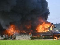 真岡で建物火災　納屋２棟全焼、母屋２棟も一部焼ける