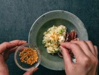 【新感覚】のり塩ポテトチップス感のあるサラダ!? インスタで人気の「KANOSALA」考案レシピ