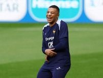 フランス代表FWエムバペ　鼻骨骨折も笑顔の別メニュー調整　21日オランダ戦出場は…