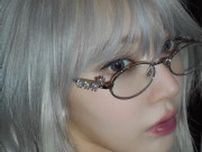 美しすぎる…宮脇咲良の”メガネ”最新ショットが話題✨