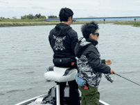 川田将雅 自慢の息子と琵琶湖での釣りショット