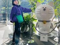 ホラン千秋が国民的人気ロボットとツーショット「おにいちゃんもどきにご挨拶」
