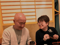 藤森慎吾が両親"顔出し"2ショットを披露に反響多数「似すぎ」
