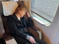 体調を崩していたYOSHIKIが日本の新幹線に出没 珍しい"仮眠姿"を見てファンは安堵