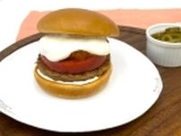 モスバーガー、好きなバーガーを辛くできる「カップハラペーニョ」100円を定番メニューに、「白いモスバーガー」「まぜるシェイク新生獺祭」「ホットスパイスモスチキン」発売も/2024年夏の新商品