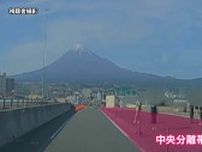 「怖いのでやめて」外国人観光客の迷惑行為にドライバーも困惑…国道を横切り中央分離帯で富士山撮影