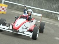 最大時速250kmのレーシングカー試乗や公道で自動車レース　富士山麓を“走り”で活性化　静岡
