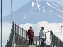 “富士山に登る階段”で外国人客倍増　迷惑行為はゴメン…でもSNS人気は生かしたい悩ましさ　静岡