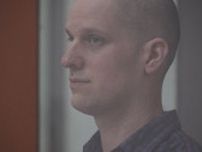 ロシアで拘束続く米記者の裁判開始　丸刈りで出廷　審理は非公開