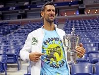 ジョコビッチ、「勝者のメンタリティーについてたくさん話した」と表彰式でNBAのスター、故コービー・ブライアントを称える“24”Tシャツを披露
