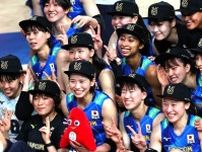 「なんか新鮮！」「最高の笑顔」日本女子バレーの貴重な“ユニ＆黒キャップ姿”に熱視線「ポニーテールの方々が…」【ネーションズリーグ】