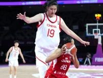 「228センチもありません」超巨大な中国女子バスケ17歳が“リアルな身長”を明かす！地元メディアが紹介した「両親のDNAと成長軌跡」にも驚愕