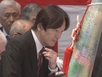 ひょうたん愛好家団体の“名誉総裁”として…秋篠宮さまが愛知県知立市を初訪問 展示作品をじっくりとご覧に