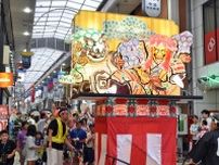 本場に先駆けねぶたの熱気　東京・中延商店街で「ミニ祭り」　武者人形とはやし団体、ハネト参加