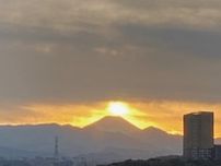 夕陽背景にコンサート ダイヤモンド富士 見えず〈多摩市〉