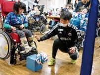 F・マリノス スポーツ楽しむ環境を 児童生徒にサッカー教室〈横浜市港北区〉