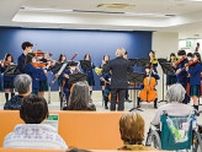 聖隷病院にオーケストラ 関東学院高生、音色届ける〈横浜市保土ケ谷区〉