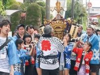街を行く神輿 勇壮に 王子神社の例大祭で　横浜市緑区〈横浜市緑区〉