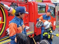 小谷消防分団 「地域のヒーロー」身近に こどもカフェで初の防災訓練 〈寒川町〉