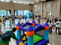 追浜コミセン 室内に大型おもちゃ 雨でも遊べる｢遊び場｣〈横須賀市〉