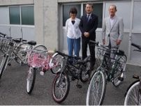 ウスイホーム 自転車寄贈で地域貢献 児童養護施設へ６台〈横須賀市〉