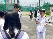 寒川高校で自衛隊がＰＲ 「将来の進路の一つに」〈茅ヶ崎市・寒川町〉