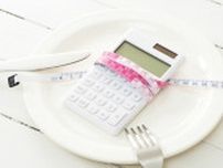 カロリー削れば太らないと頑張る人を裏切る真実 エネルギーが過剰だから体脂肪が蓄積するのではない